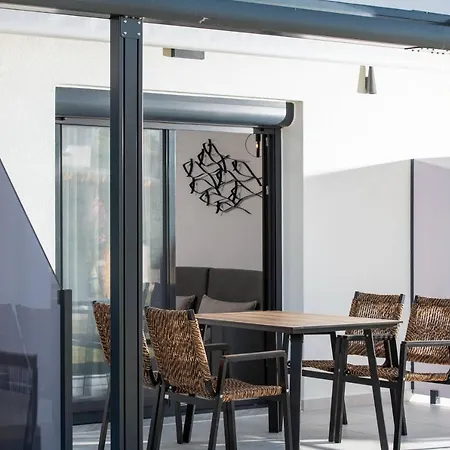 Arroyo Apartment *